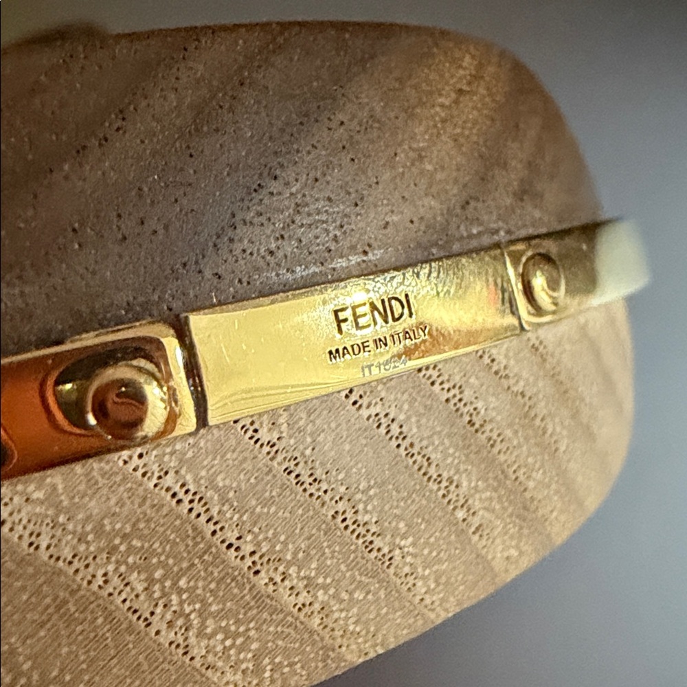 FENDI Fendigraphy Bracelet Made of wood with brown & beige Pequin stripes Gold - Picture 4 of 5